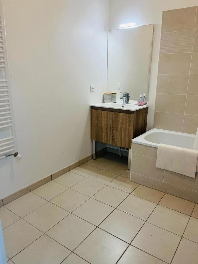 Spacieux Appart Terrasse Metro Hopital 4Pers Wifi Villejuif Exterior photo